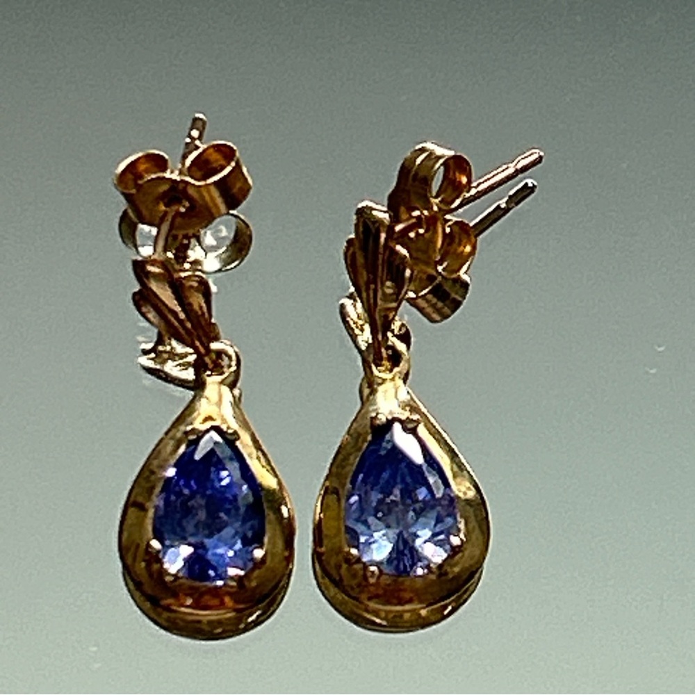 14 Karat Gold 1.6 Carat Pear Tanzanite Drop Earrings